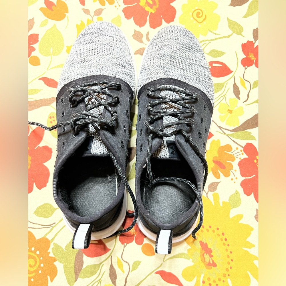 Under Armour Womens Charged 1288348-001 Gray Running Shoes Sneakers Sz 7.5 2018